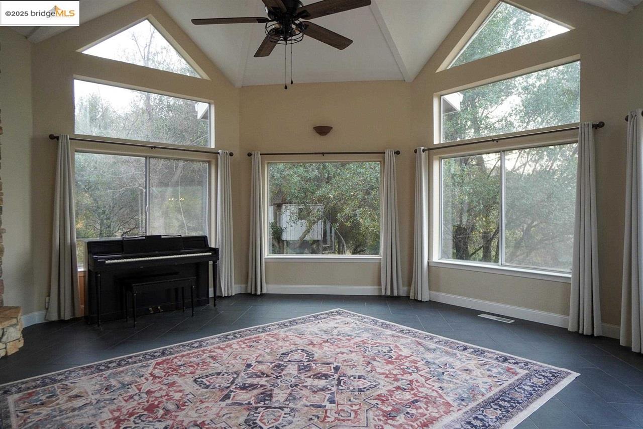 Detail Gallery Image 8 of 59 For 12300 Wahine, Jamestown,  CA 95327-9495 - 3 Beds | 2/1 Baths