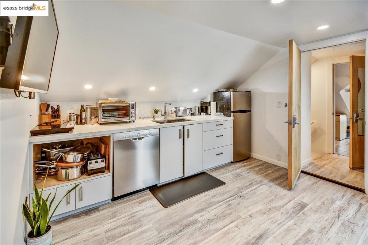 Detail Gallery Image 48 of 60 For 832 7th Ave, Oakland,  CA 94606 - – Beds | – Baths
