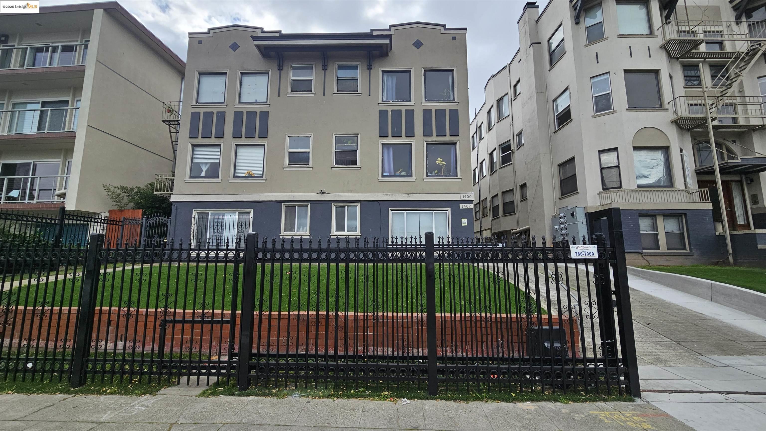 Detail Gallery Image 1 of 1 For 1400 Lakeshore Ave #3,  Oakland,  CA 94606 - 1 Beds | 1 Baths