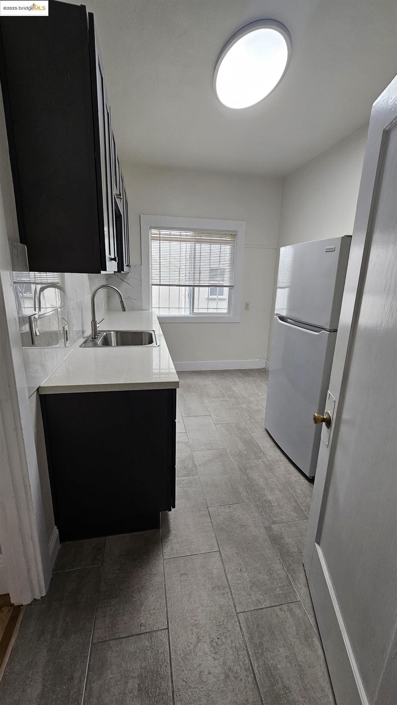 1400 Lakeshore Ave # 3, Oakland, California 94606, 1 Bedroom Bedrooms, 4 Rooms Rooms,1 BathroomBathrooms,Residential Lease,For Rent,1400 Lakeshore Ave # 3,41092896