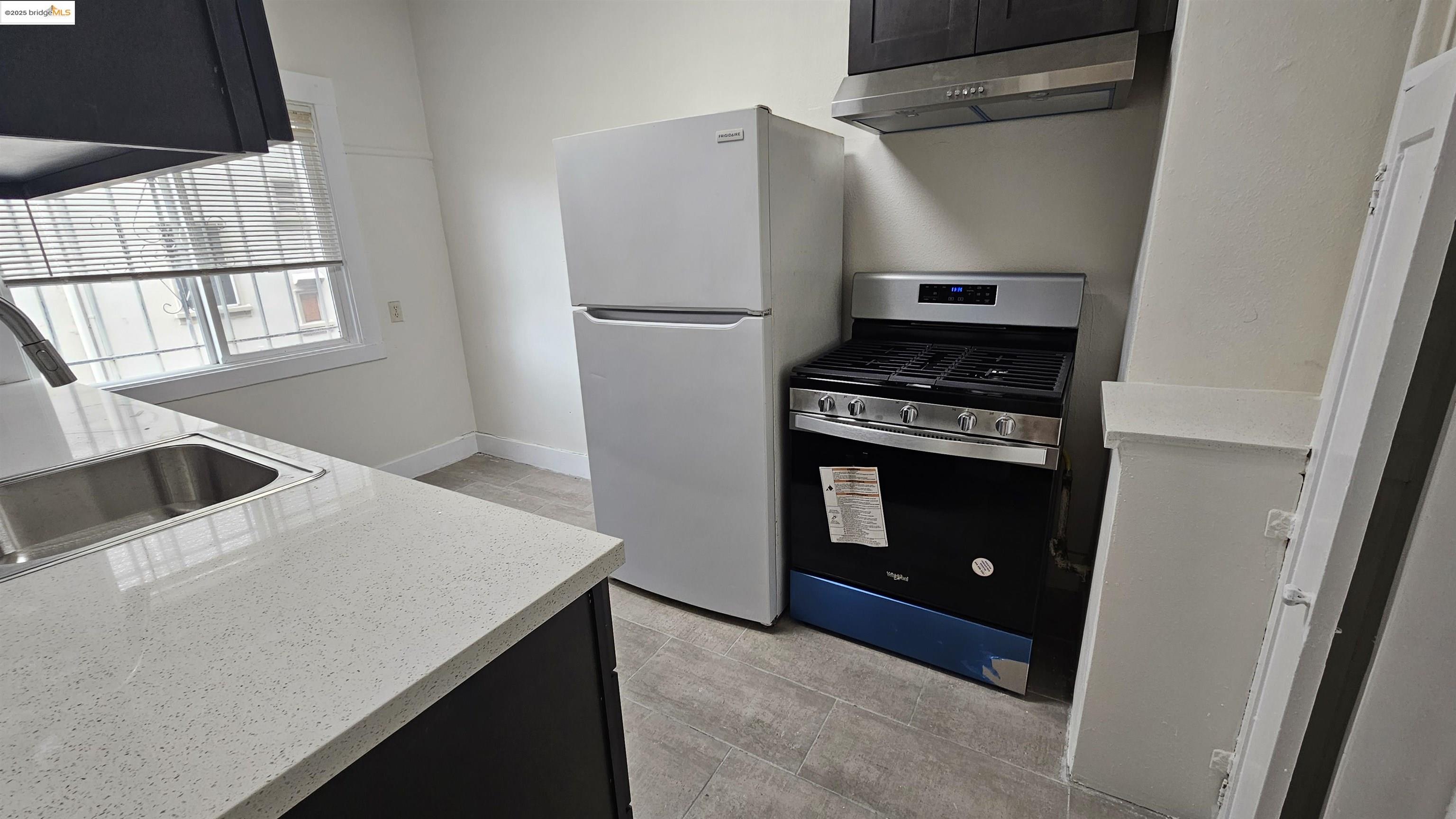 1400 Lakeshore Ave # 3, Oakland, California 94606, 1 Bedroom Bedrooms, 4 Rooms Rooms,1 BathroomBathrooms,Residential Lease,For Rent,1400 Lakeshore Ave # 3,41092896