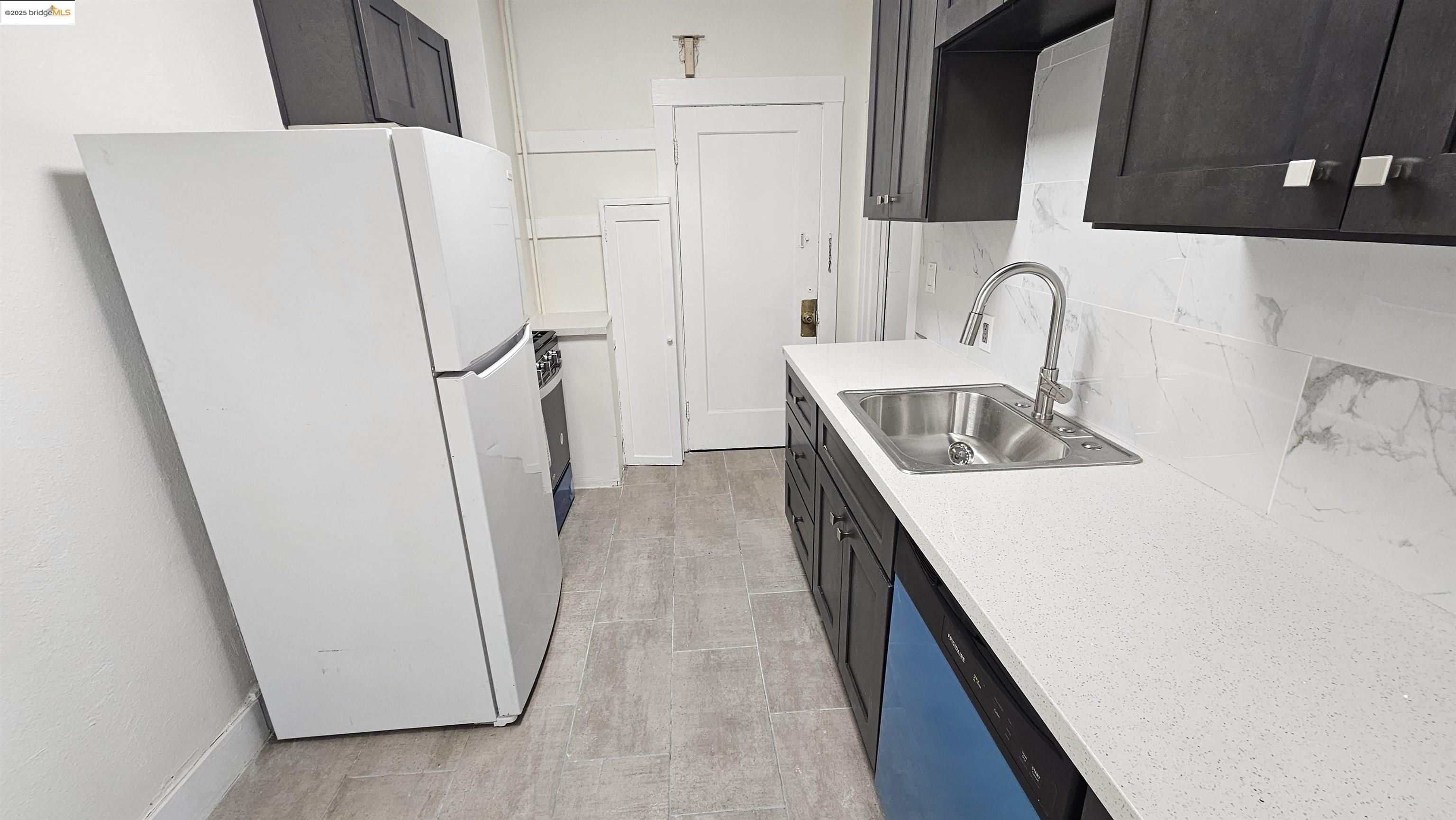 1400 Lakeshore Ave # 3, Oakland, California 94606, 1 Bedroom Bedrooms, 4 Rooms Rooms,1 BathroomBathrooms,Residential Lease,For Rent,1400 Lakeshore Ave # 3,41092896