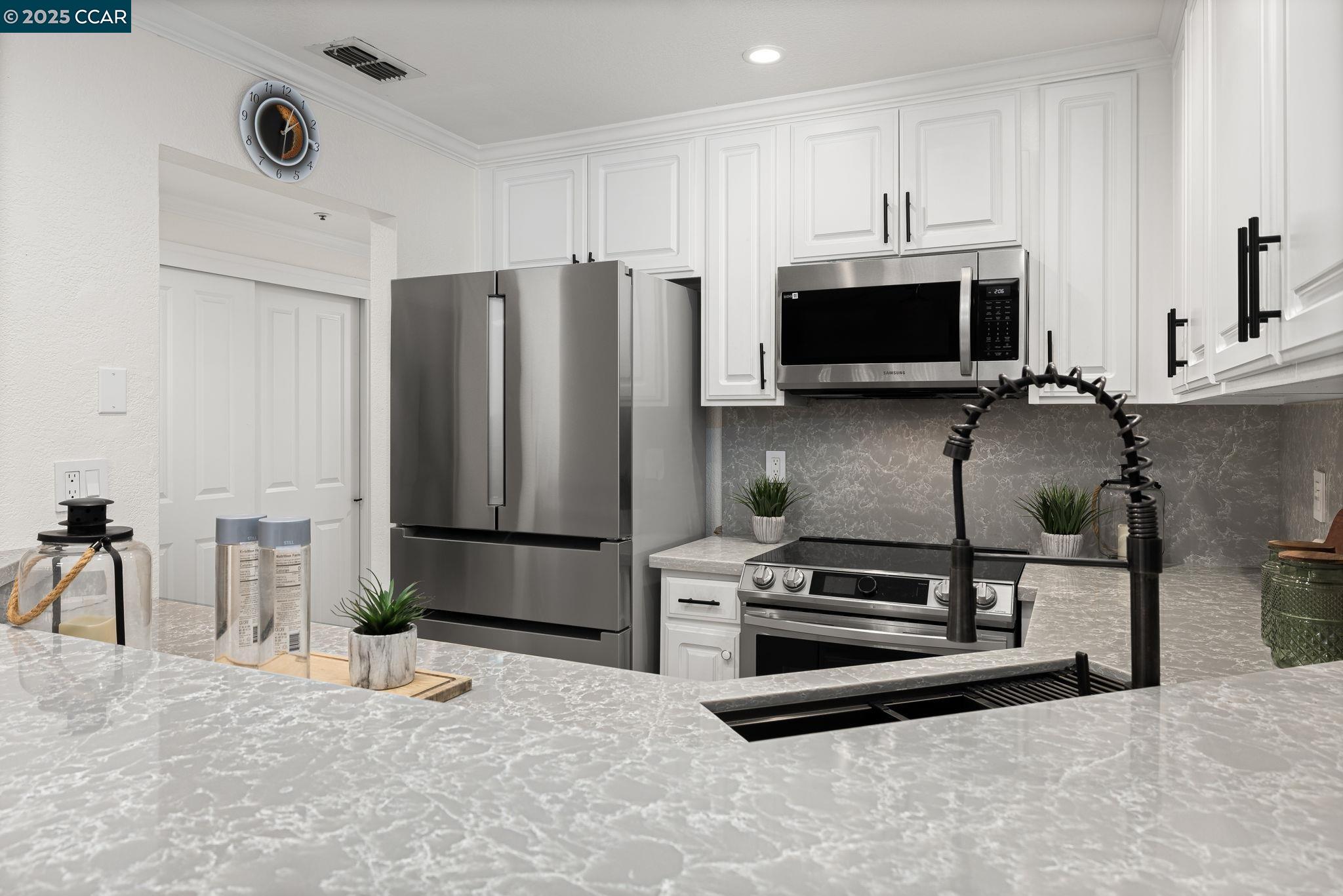 Photo #6: 41092902 Listing 