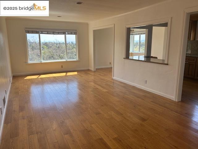 Detail Gallery Image 3 of 23 For 128 Moraga Ave, Piedmont,  CA 94611 - 2 Beds | 1 Baths