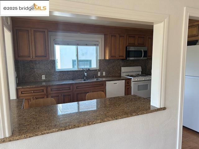Detail Gallery Image 4 of 23 For 128 Moraga Ave, Piedmont,  CA 94611 - 2 Beds | 1 Baths