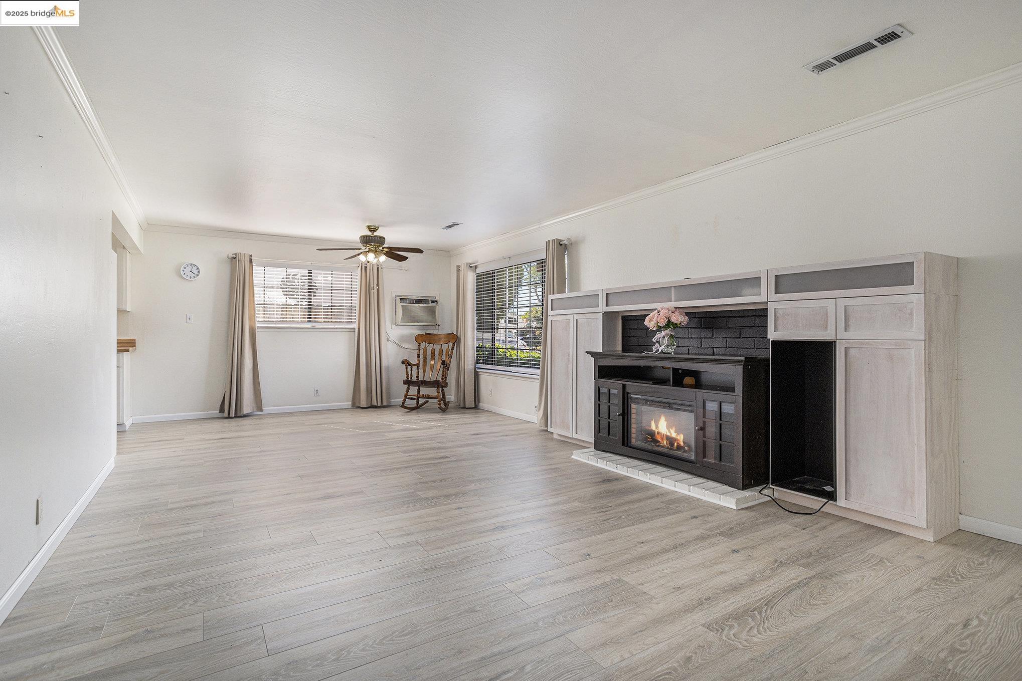 Detail Gallery Image 4 of 27 For 234 E 20th St, Tracy,  CA 95376 - 3 Beds | 2 Baths