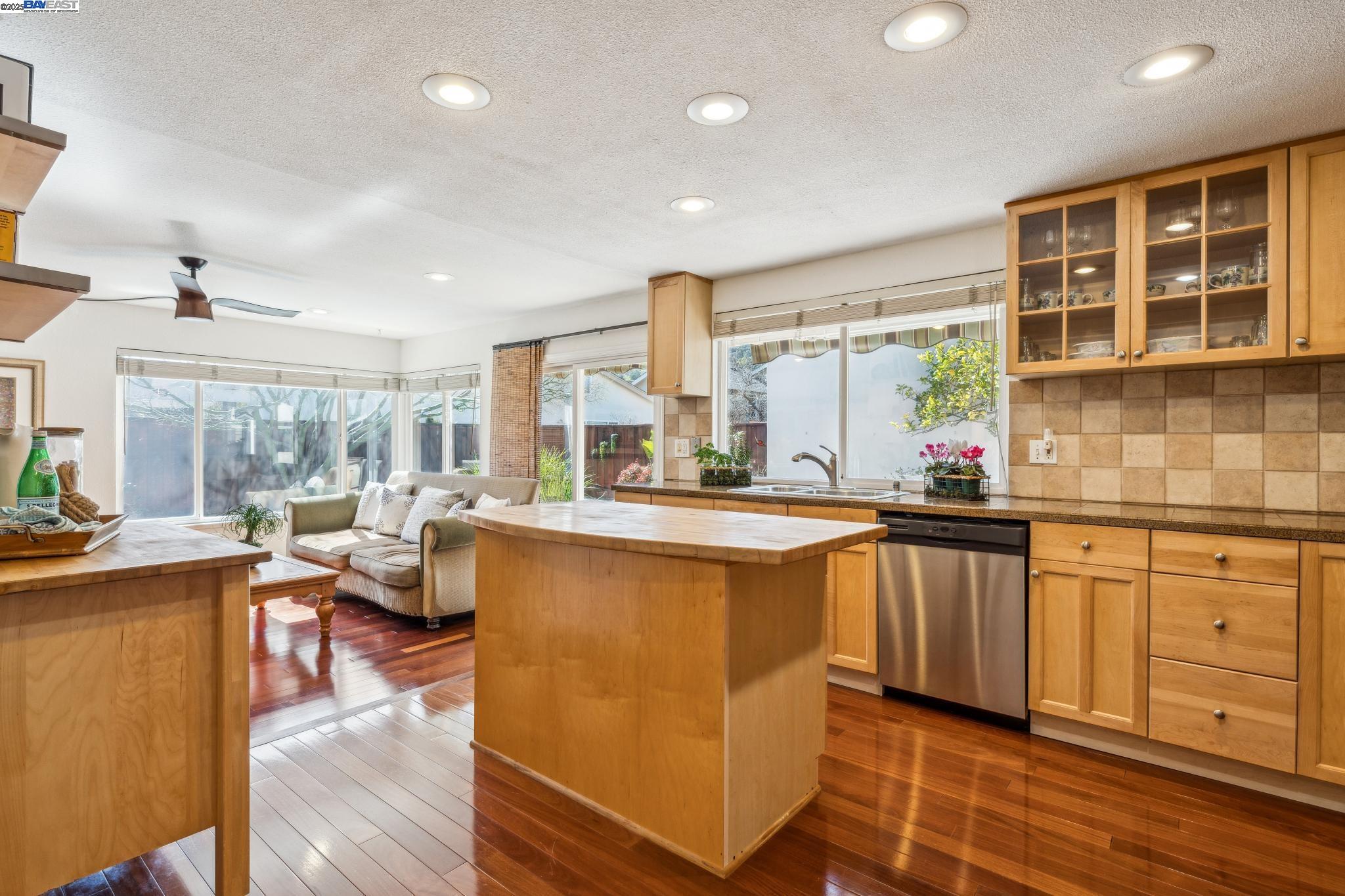Detail Gallery Image 13 of 36 For 7758 Forsythia Ct, Pleasanton,  CA 94588 - 4 Beds | 2 Baths