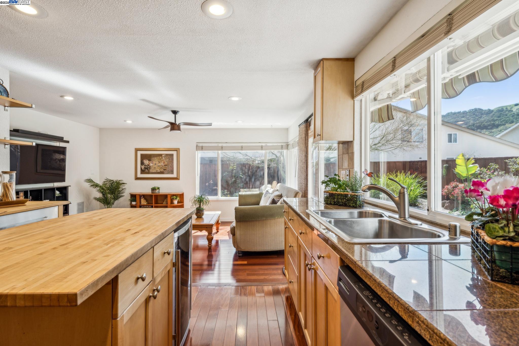 Detail Gallery Image 15 of 36 For 7758 Forsythia Ct, Pleasanton,  CA 94588 - 4 Beds | 2 Baths