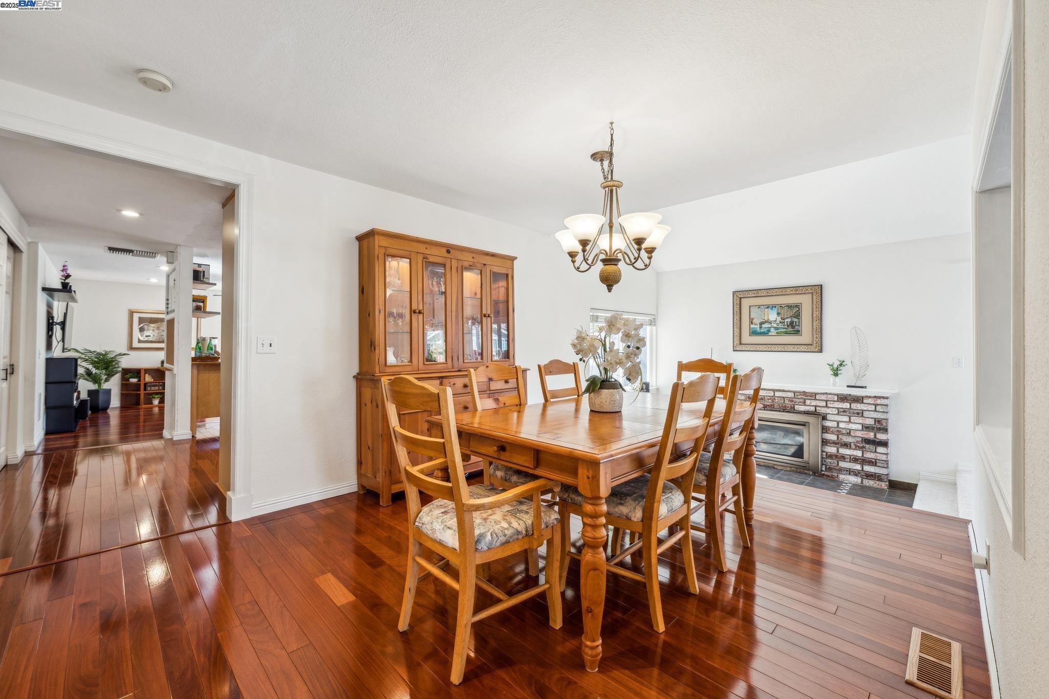 Detail Gallery Image 9 of 36 For 7758 Forsythia Ct, Pleasanton,  CA 94588 - 4 Beds | 2 Baths