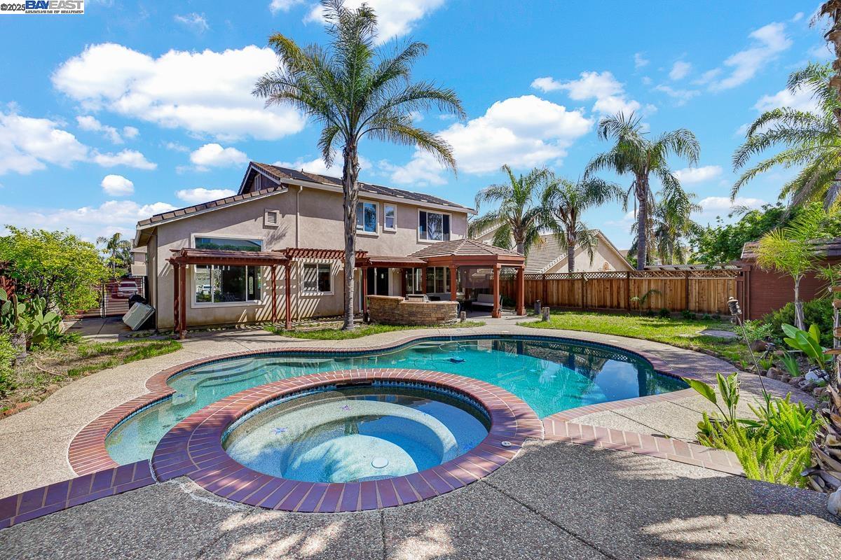 Detail Gallery Image 1 of 60 For 5457 Field Brook Ct, Antioch,  CA 94531 - 5 Beds | 3 Baths
