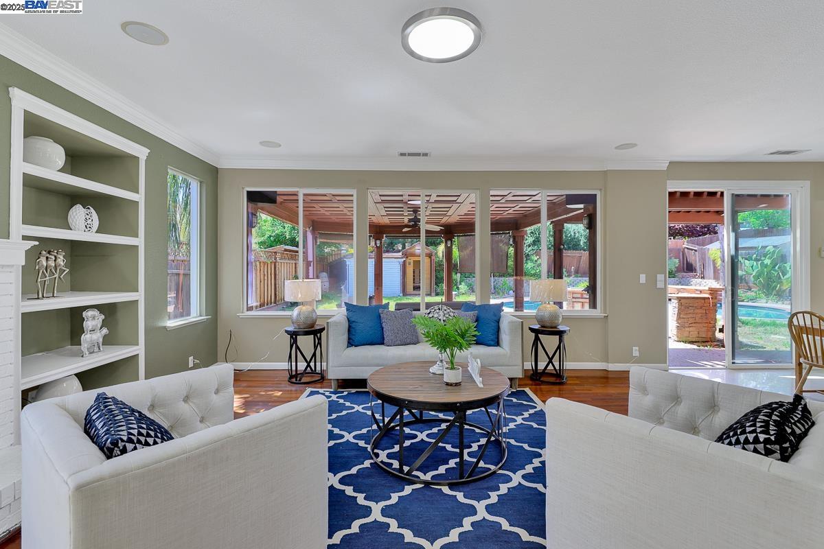 Detail Gallery Image 18 of 60 For 5457 Field Brook Ct, Antioch,  CA 94531 - 5 Beds | 3 Baths