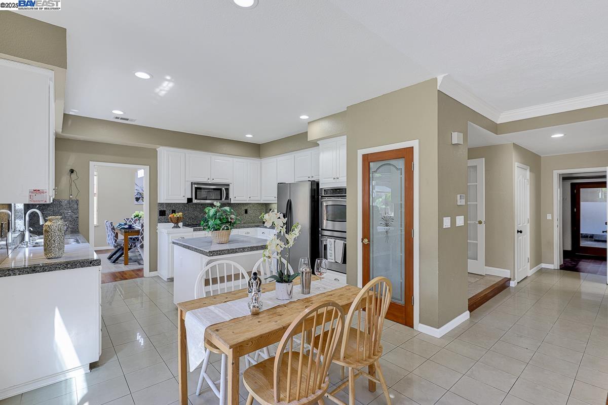 Detail Gallery Image 21 of 60 For 5457 Field Brook Ct, Antioch,  CA 94531 - 5 Beds | 3 Baths