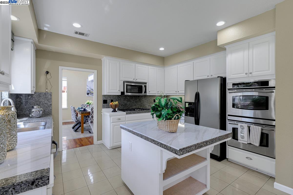 Detail Gallery Image 24 of 60 For 5457 Field Brook Ct, Antioch,  CA 94531 - 5 Beds | 3 Baths