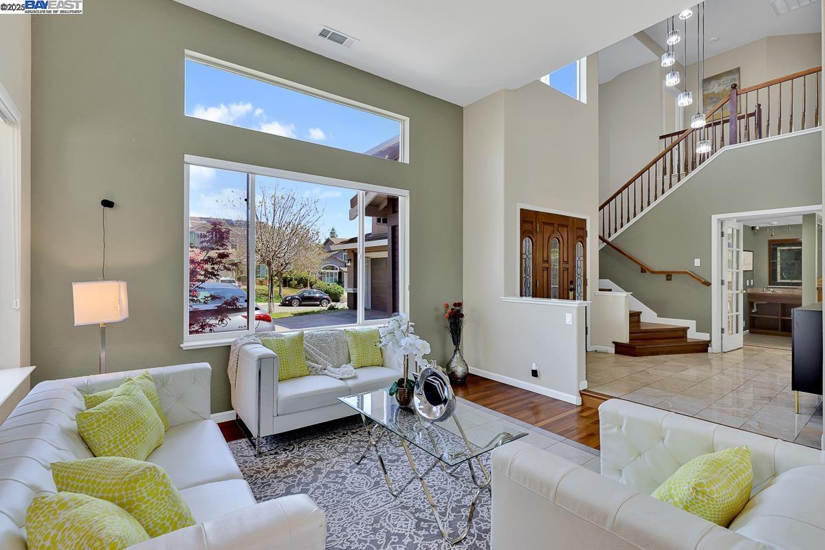Detail Gallery Image 9 of 60 For 5457 Field Brook Ct, Antioch,  CA 94531 - 5 Beds | 3 Baths