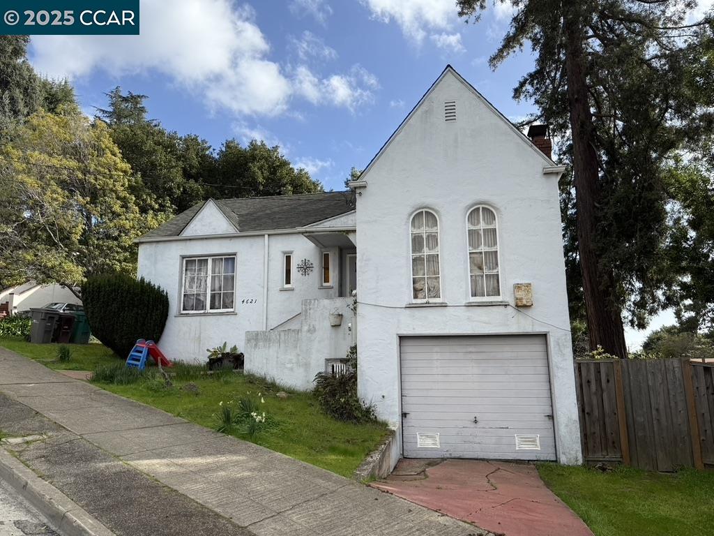 Detail Gallery Image 1 of 4 For 4621 Kaphan Ave, Oakland,  CA 94619 - 2 Beds | 1 Baths