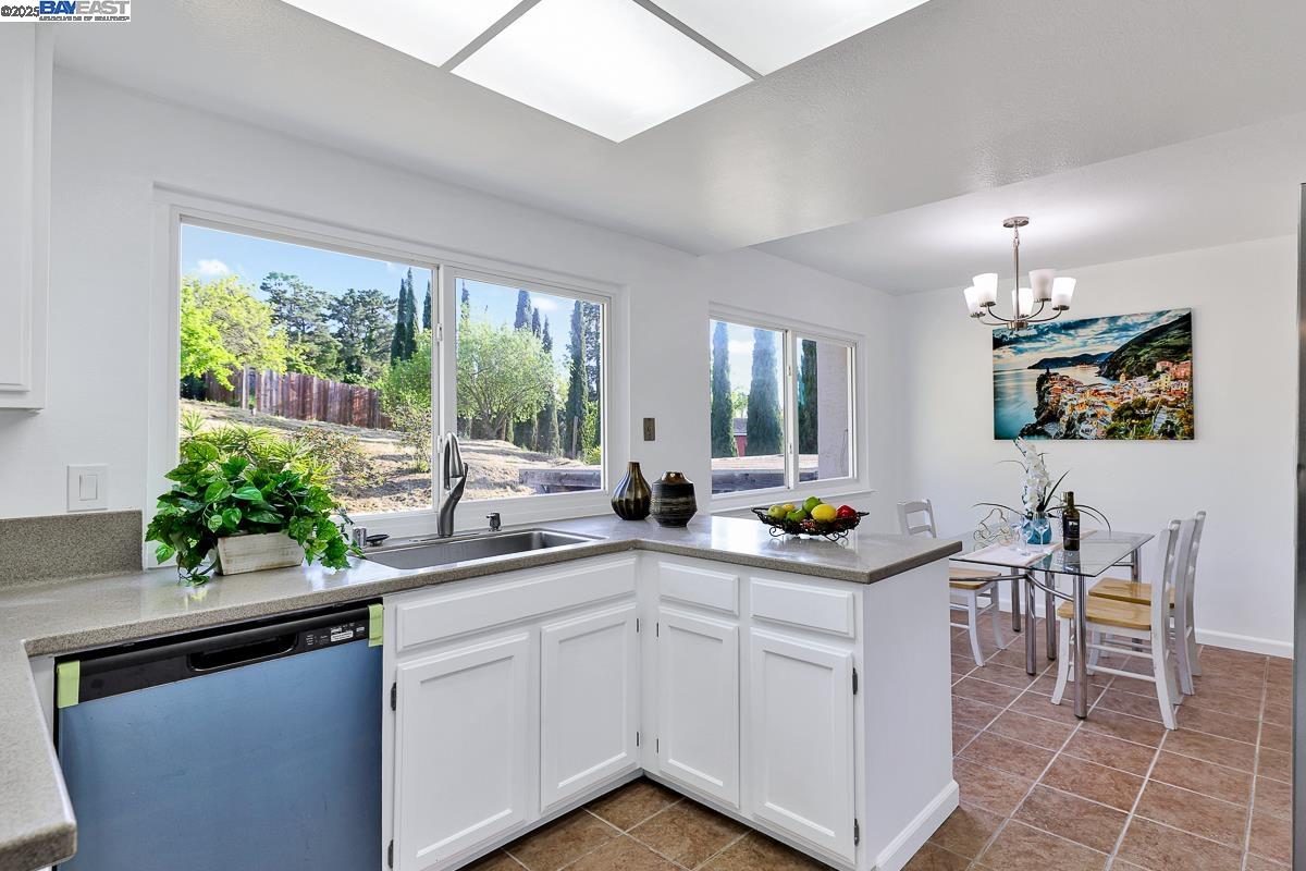 Detail Gallery Image 11 of 55 For 149 Westminster Way, Vallejo,  CA 94591 - 4 Beds | 3 Baths