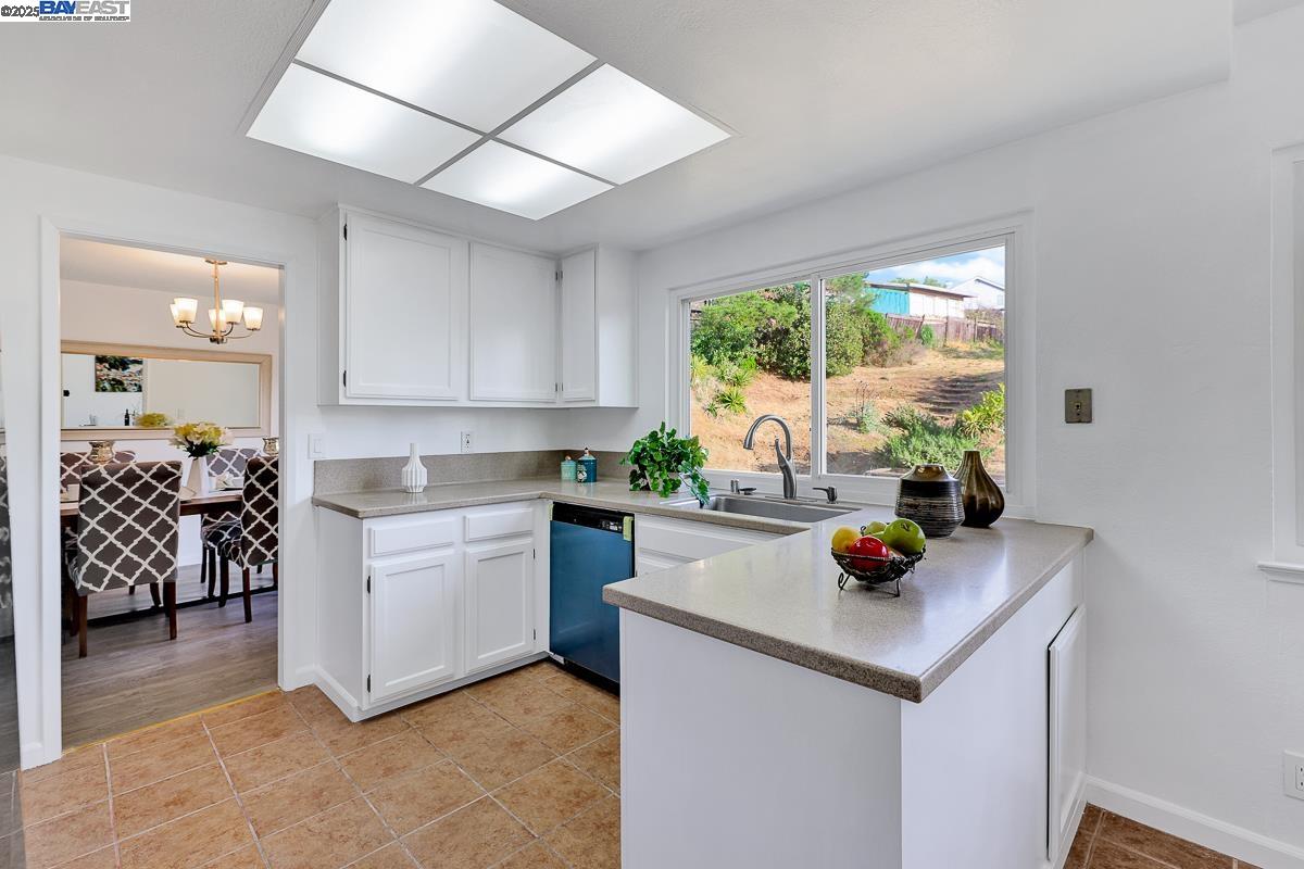 Detail Gallery Image 12 of 55 For 149 Westminster Way, Vallejo,  CA 94591 - 4 Beds | 3 Baths