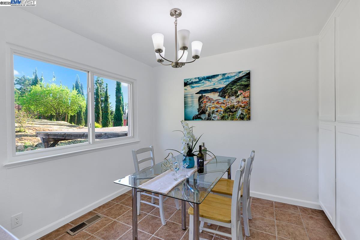 Detail Gallery Image 16 of 55 For 149 Westminster Way, Vallejo,  CA 94591 - 4 Beds | 3 Baths