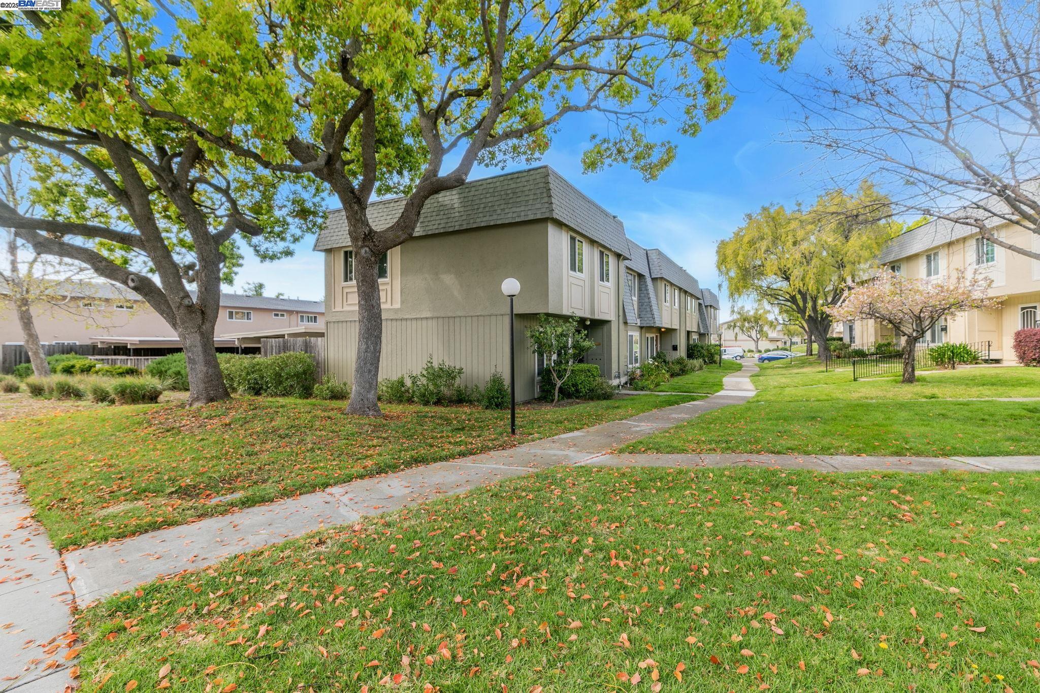 Detail Gallery Image 3 of 32 For 1784 Newpence Ct, San Jose,  CA 95132 - 3 Beds | 1/1 Baths
