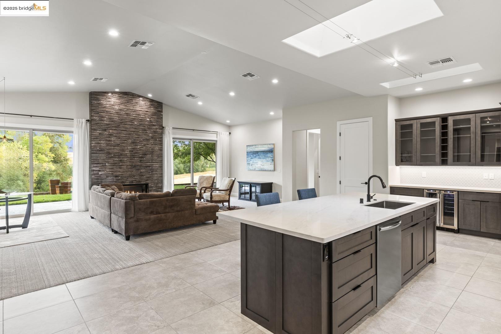 Detail Gallery Image 12 of 57 For 1816 Stone House Ln, Lincoln,  CA 95648 - 3 Beds | 2 Baths