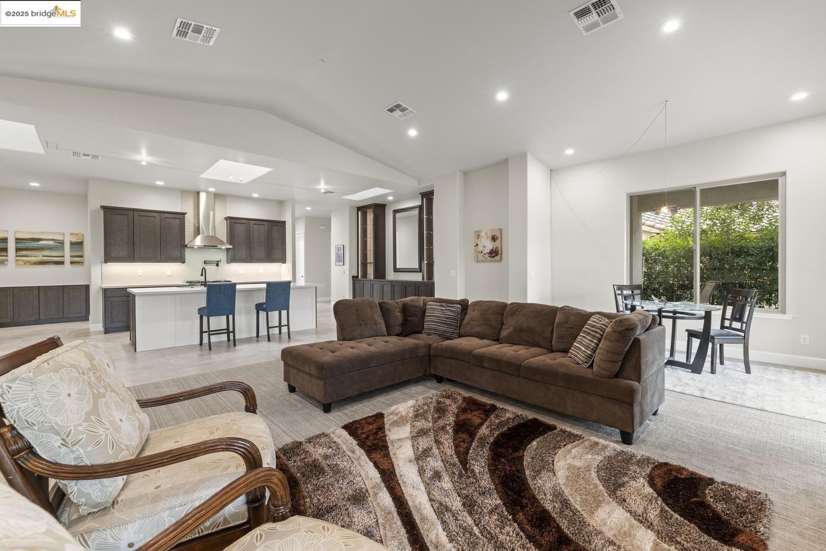 Detail Gallery Image 22 of 57 For 1816 Stone House Ln, Lincoln,  CA 95648 - 3 Beds | 2 Baths