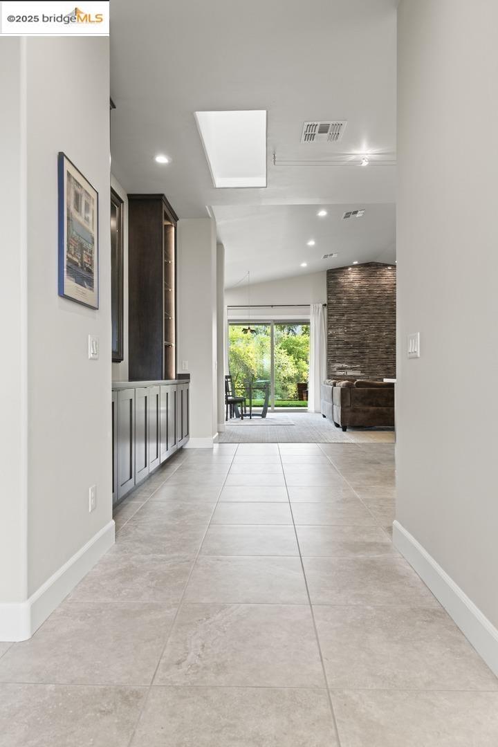 Detail Gallery Image 10 of 57 For 1816 Stone House Ln, Lincoln,  CA 95648 - 3 Beds | 2 Baths