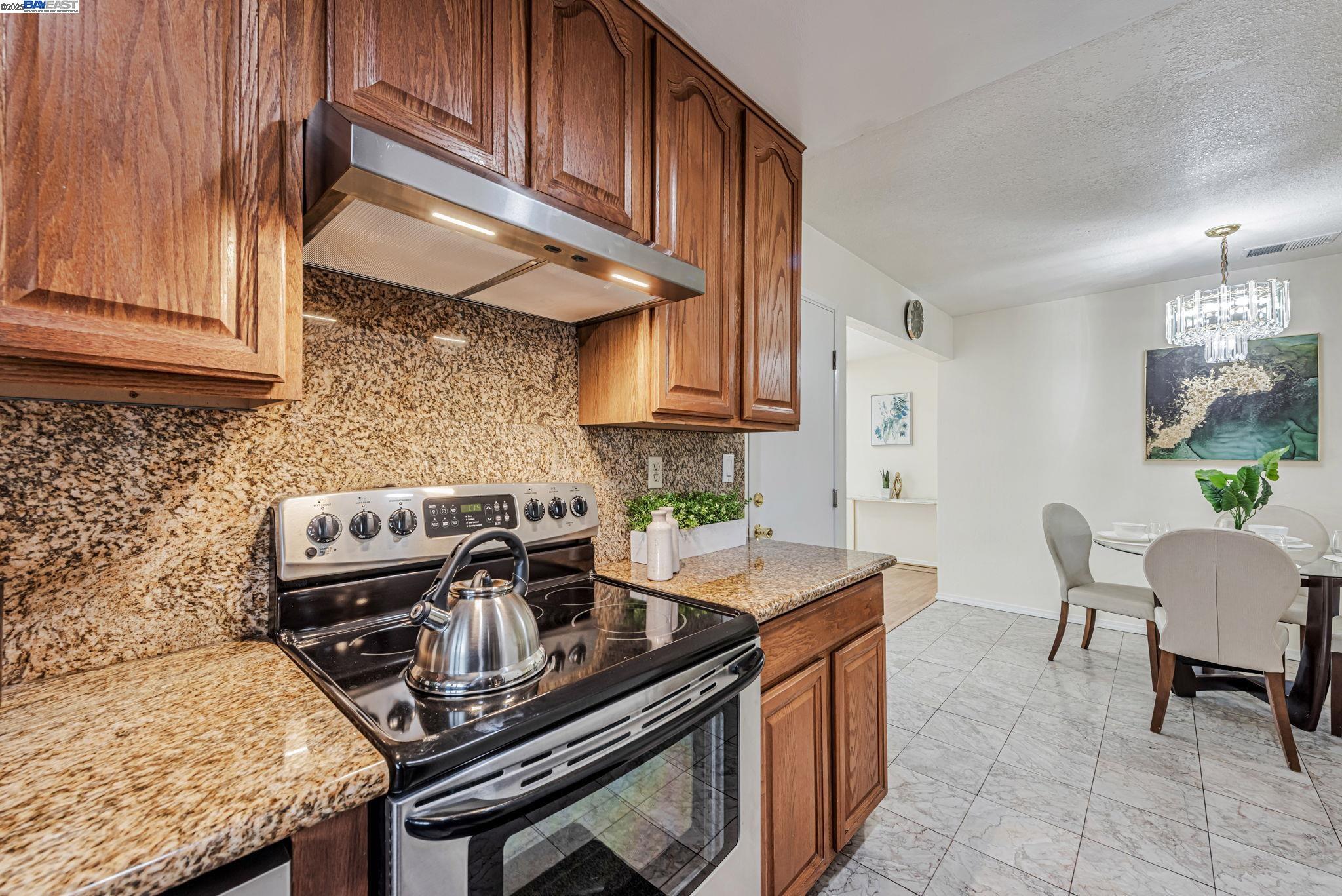 Detail Gallery Image 7 of 23 For 7765 Yew Ct, Newark,  CA 94560 - 4 Beds | 2 Baths