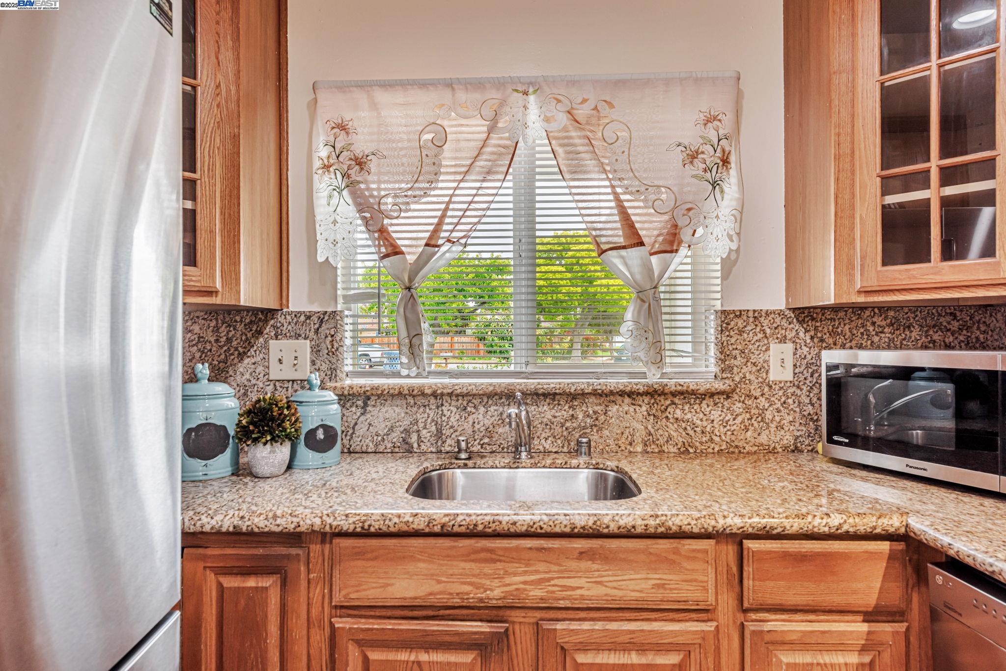 Detail Gallery Image 8 of 23 For 7765 Yew Ct, Newark,  CA 94560 - 4 Beds | 2 Baths