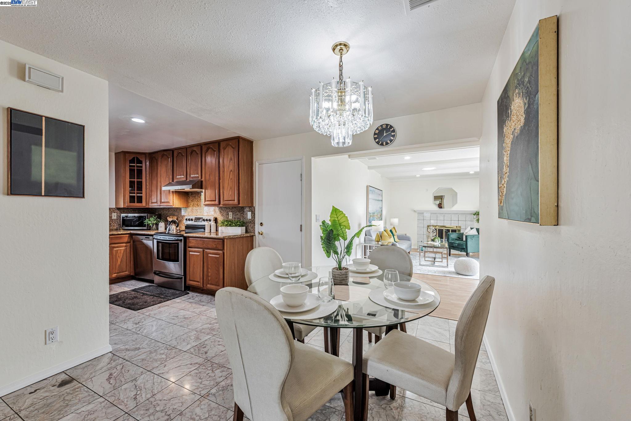 Detail Gallery Image 10 of 23 For 7765 Yew Ct, Newark,  CA 94560 - 4 Beds | 2 Baths