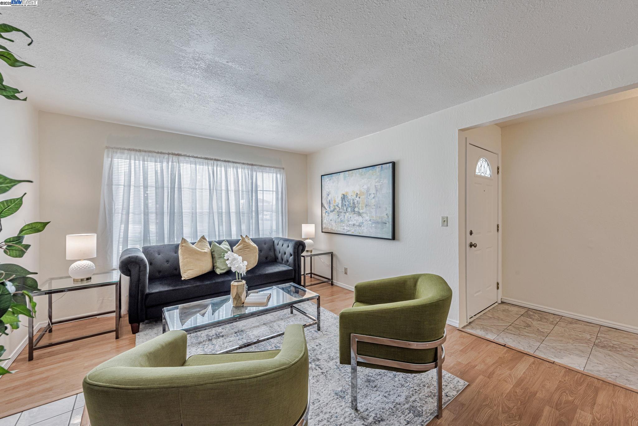 Detail Gallery Image 4 of 23 For 7765 Yew Ct, Newark,  CA 94560 - 4 Beds | 2 Baths