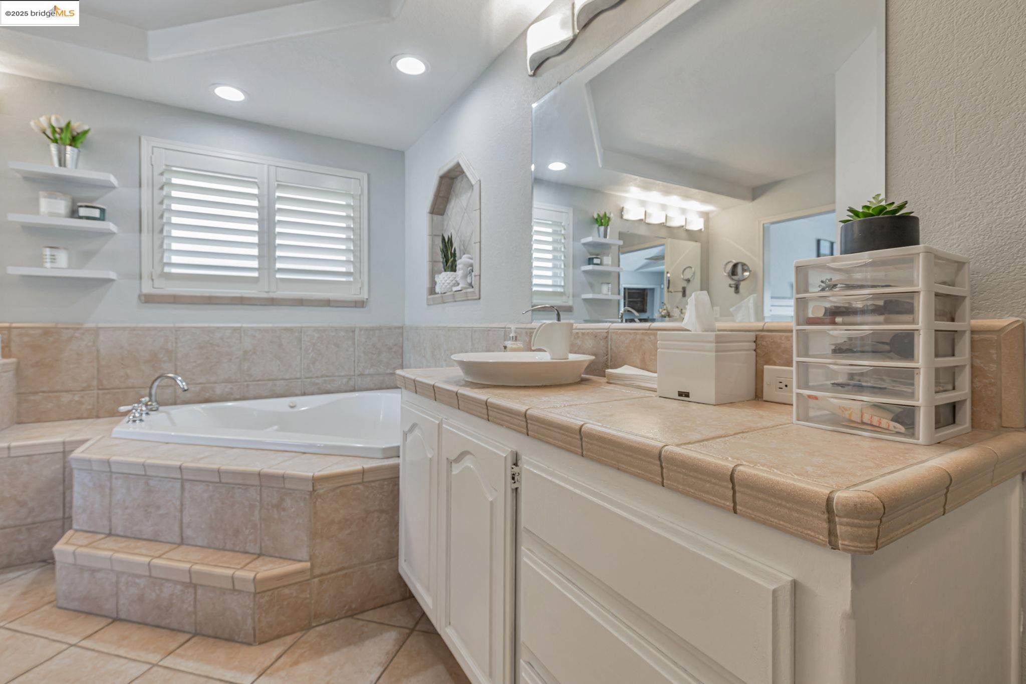 Detail Gallery Image 33 of 41 For 4621 Clipper Dr, Discovery Bay,  CA 94505 - 4 Beds | 2/1 Baths