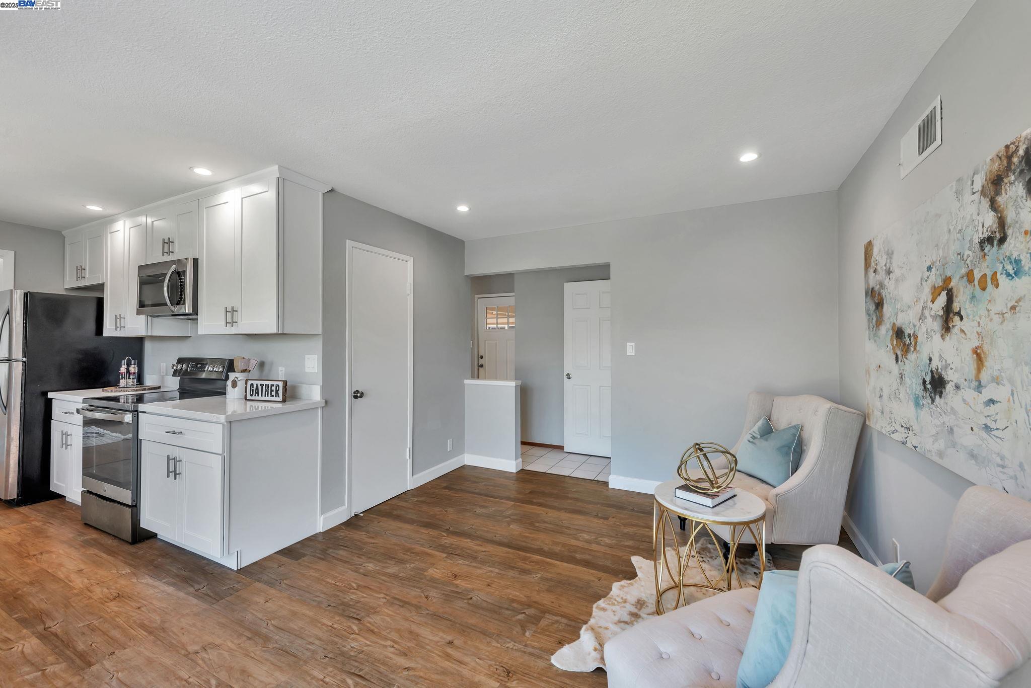 Detail Gallery Image 13 of 56 For 43163 Isle Royal Street, Fremont,  CA 94538 - 4 Beds | 2/1 Baths