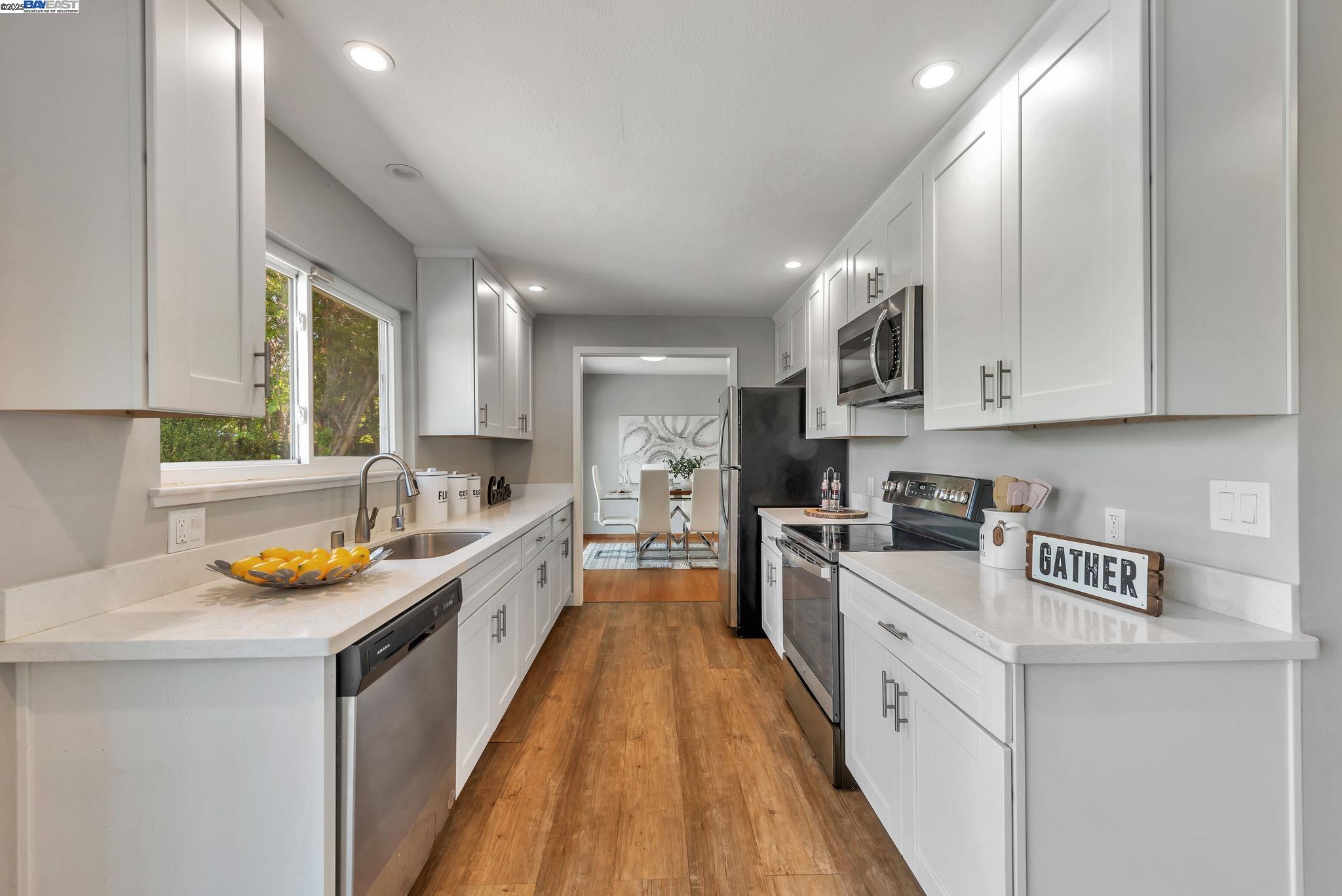 Detail Gallery Image 16 of 56 For 43163 Isle Royal Street, Fremont,  CA 94538 - 4 Beds | 2/1 Baths