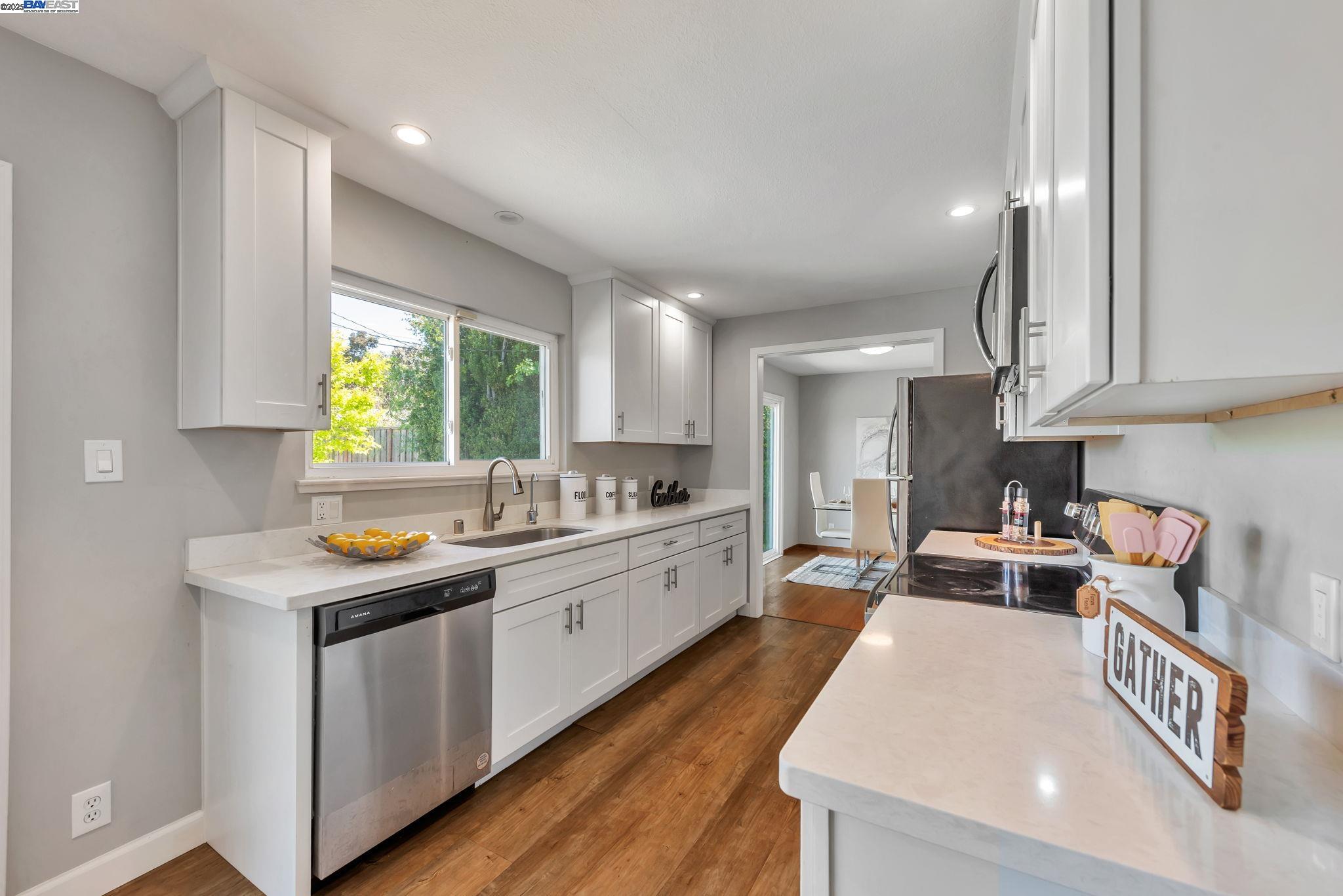 Detail Gallery Image 17 of 56 For 43163 Isle Royal Street, Fremont,  CA 94538 - 4 Beds | 2/1 Baths