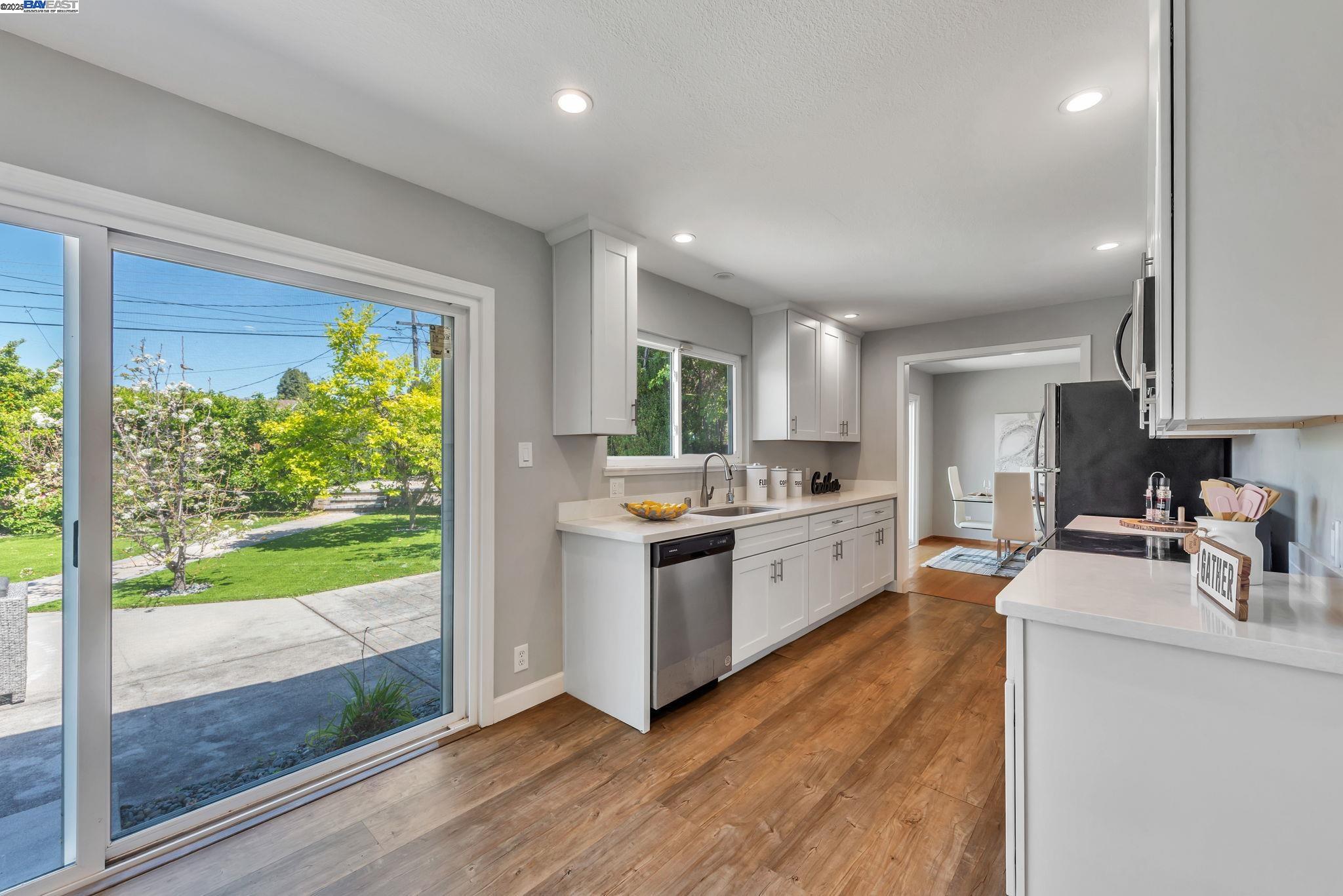 Detail Gallery Image 18 of 56 For 43163 Isle Royal Street, Fremont,  CA 94538 - 4 Beds | 2/1 Baths