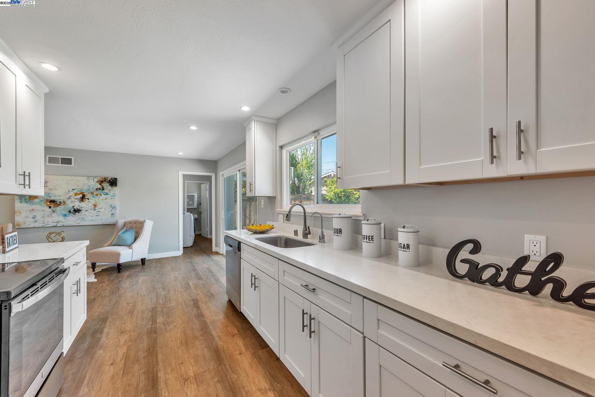 Detail Gallery Image 21 of 56 For 43163 Isle Royal Street, Fremont,  CA 94538 - 4 Beds | 2/1 Baths