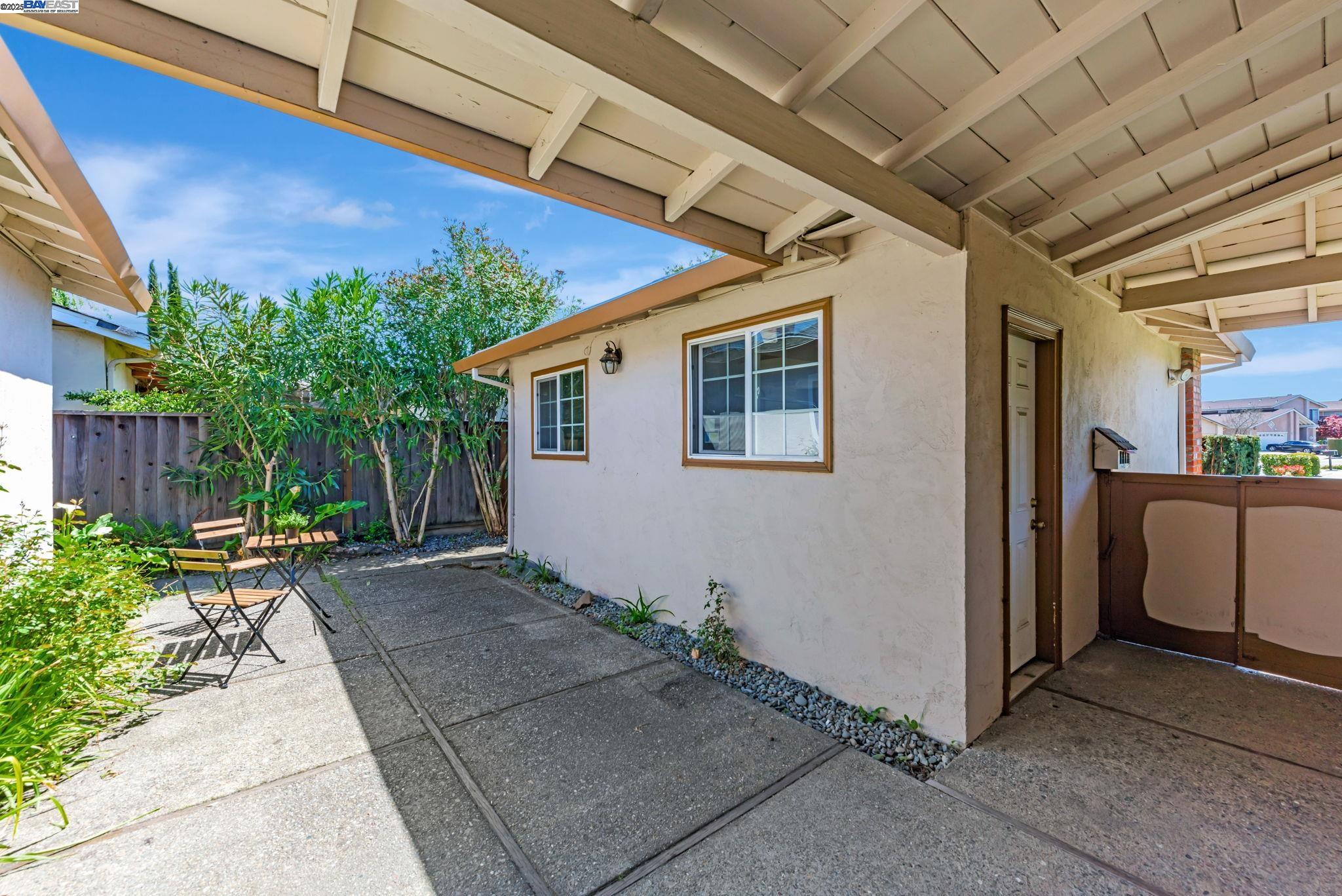 Detail Gallery Image 4 of 56 For 43163 Isle Royal Street, Fremont,  CA 94538 - 4 Beds | 2/1 Baths