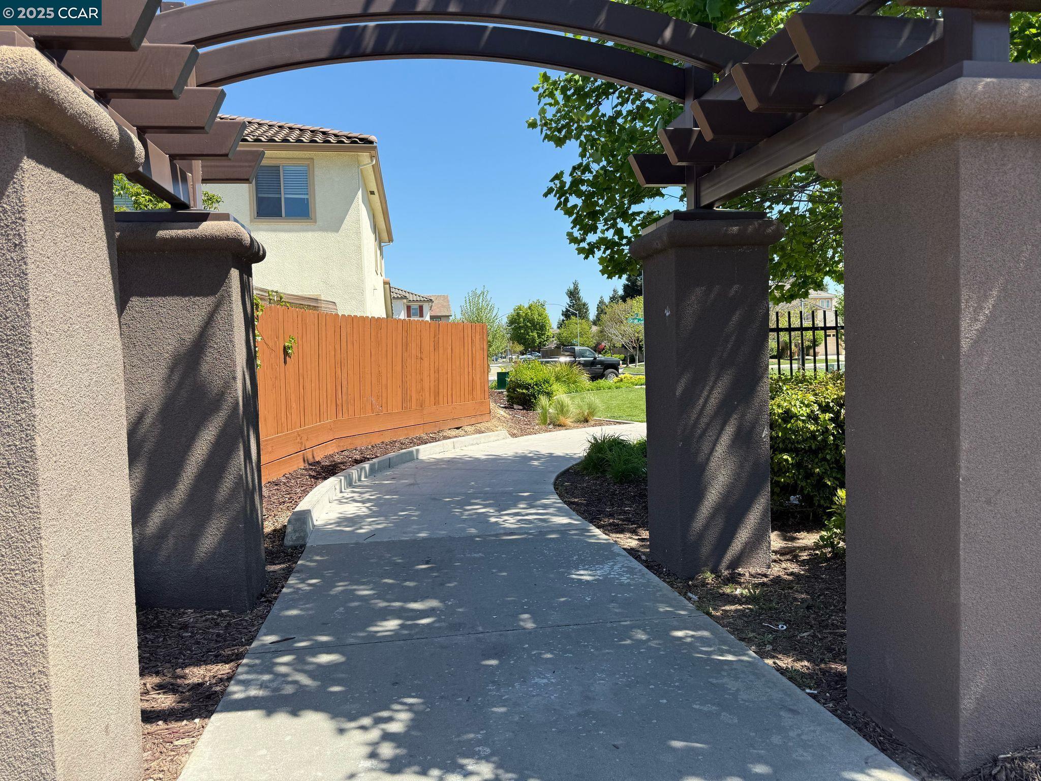 Detail Gallery Image 11 of 19 For 2413 Chandon Circle, Modesto,  CA 95355-8530 - 3 Beds | 3 Baths