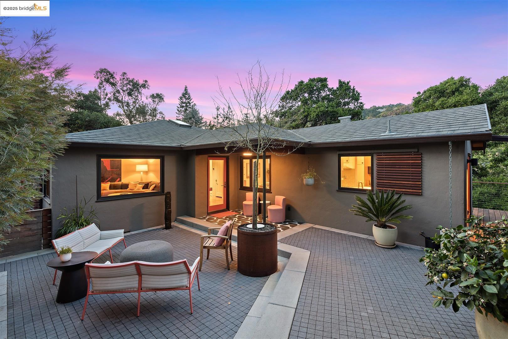 Detail Gallery Image 3 of 58 For 4251 Norton, Oakland,  CA 94602 - 3 Beds | 2 Baths