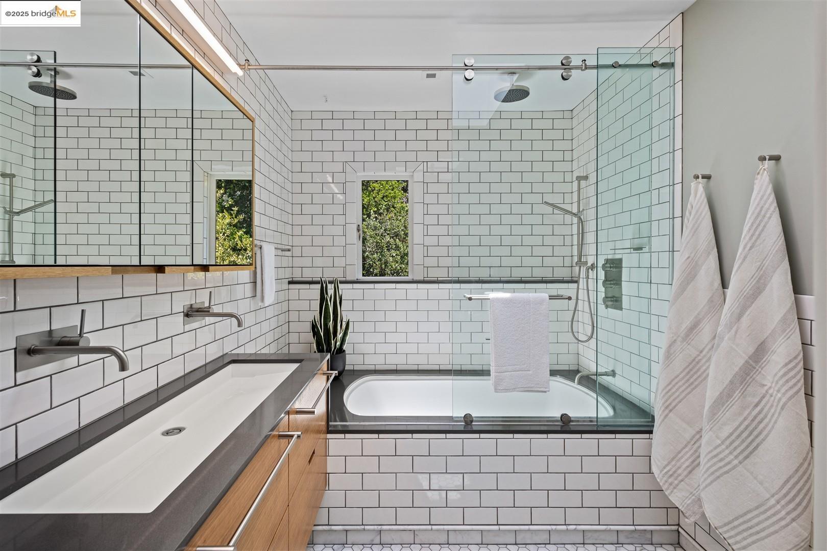 Detail Gallery Image 29 of 58 For 4251 Norton, Oakland,  CA 94602 - 3 Beds | 2 Baths