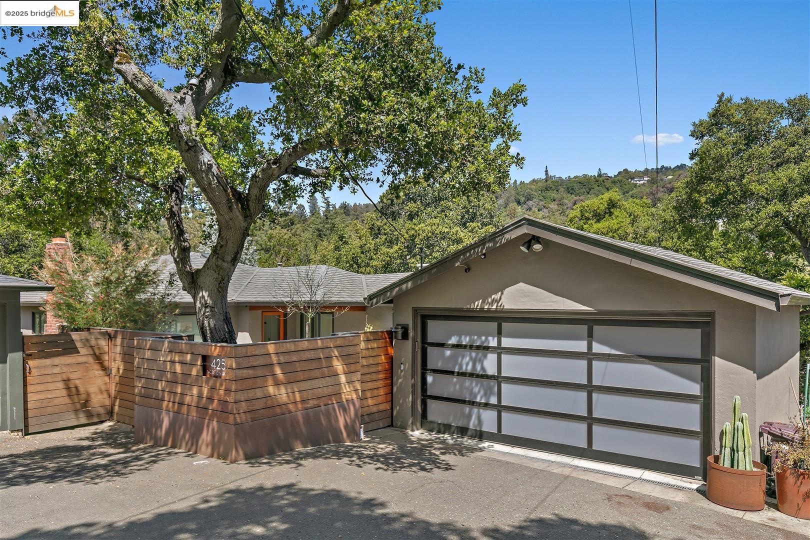 Detail Gallery Image 4 of 58 For 4251 Norton, Oakland,  CA 94602 - 3 Beds | 2 Baths