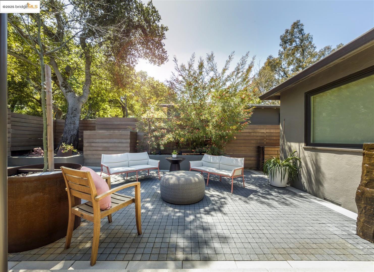Detail Gallery Image 6 of 58 For 4251 Norton, Oakland,  CA 94602 - 3 Beds | 2 Baths