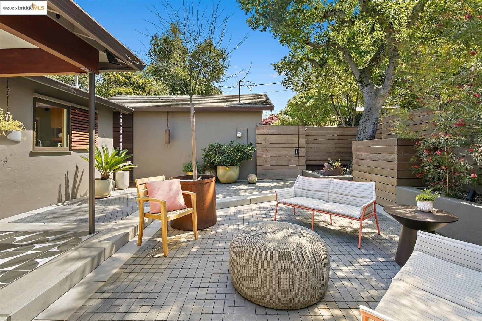 Detail Gallery Image 8 of 58 For 4251 Norton, Oakland,  CA 94602 - 3 Beds | 2 Baths