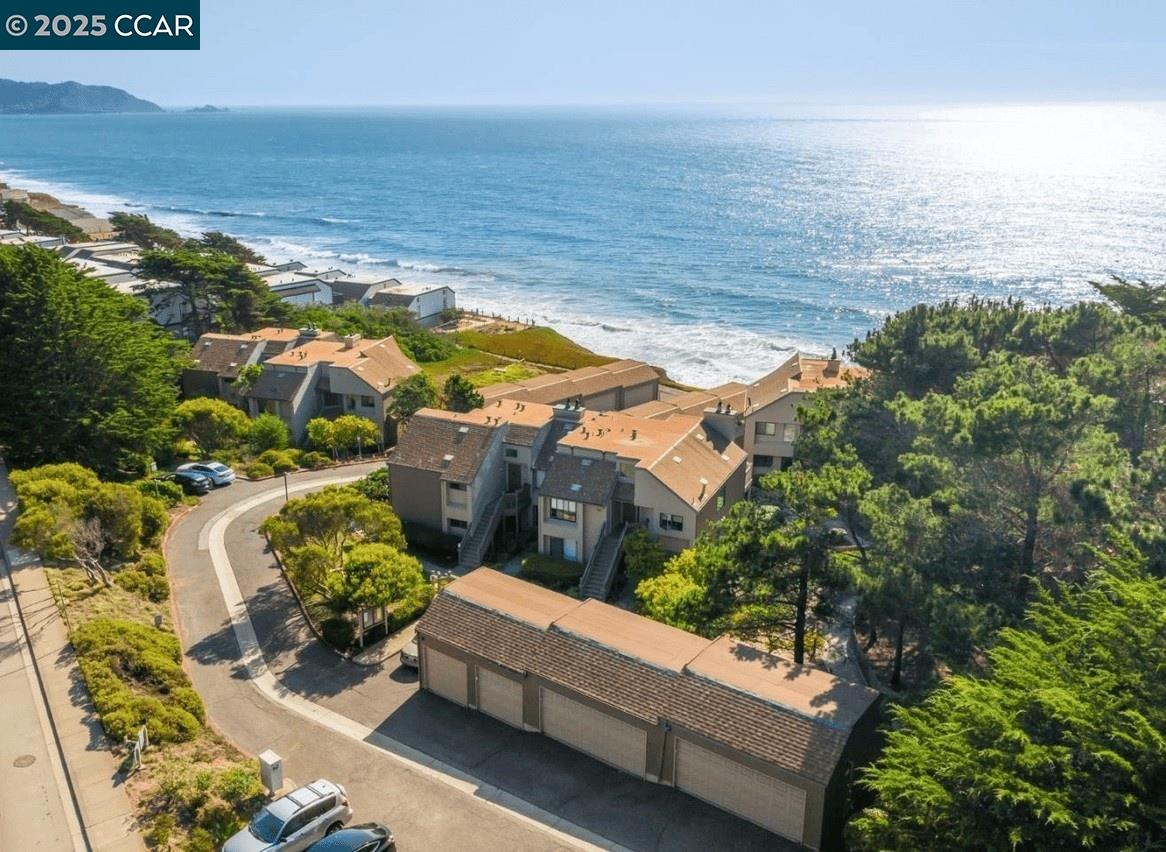 Detail Gallery Image 1 of 39 For 200 Palmetto Avenue, Pacifica,  CA 94404 - 2 Beds | 2 Baths