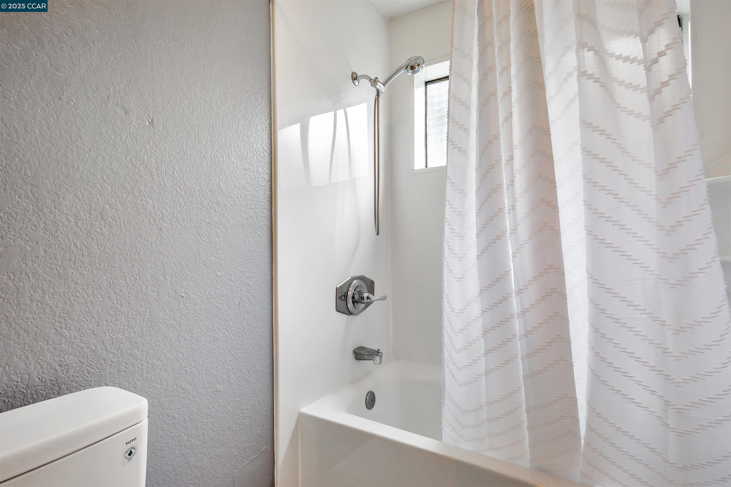 Detail Gallery Image 13 of 39 For 200 Palmetto Avenue, Pacifica,  CA 94404 - 2 Beds | 2 Baths