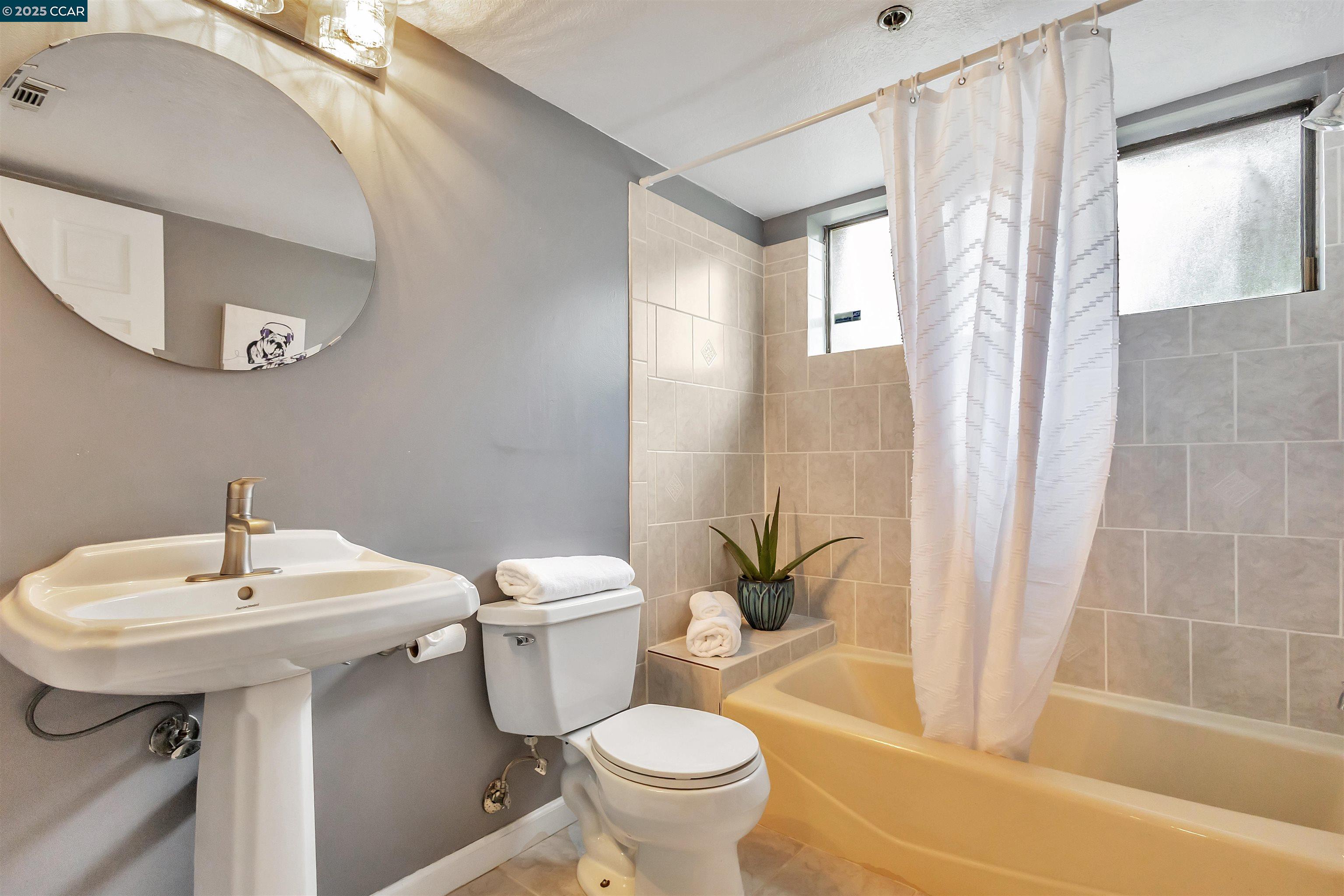 Detail Gallery Image 18 of 39 For 200 Palmetto Avenue, Pacifica,  CA 94404 - 2 Beds | 2 Baths