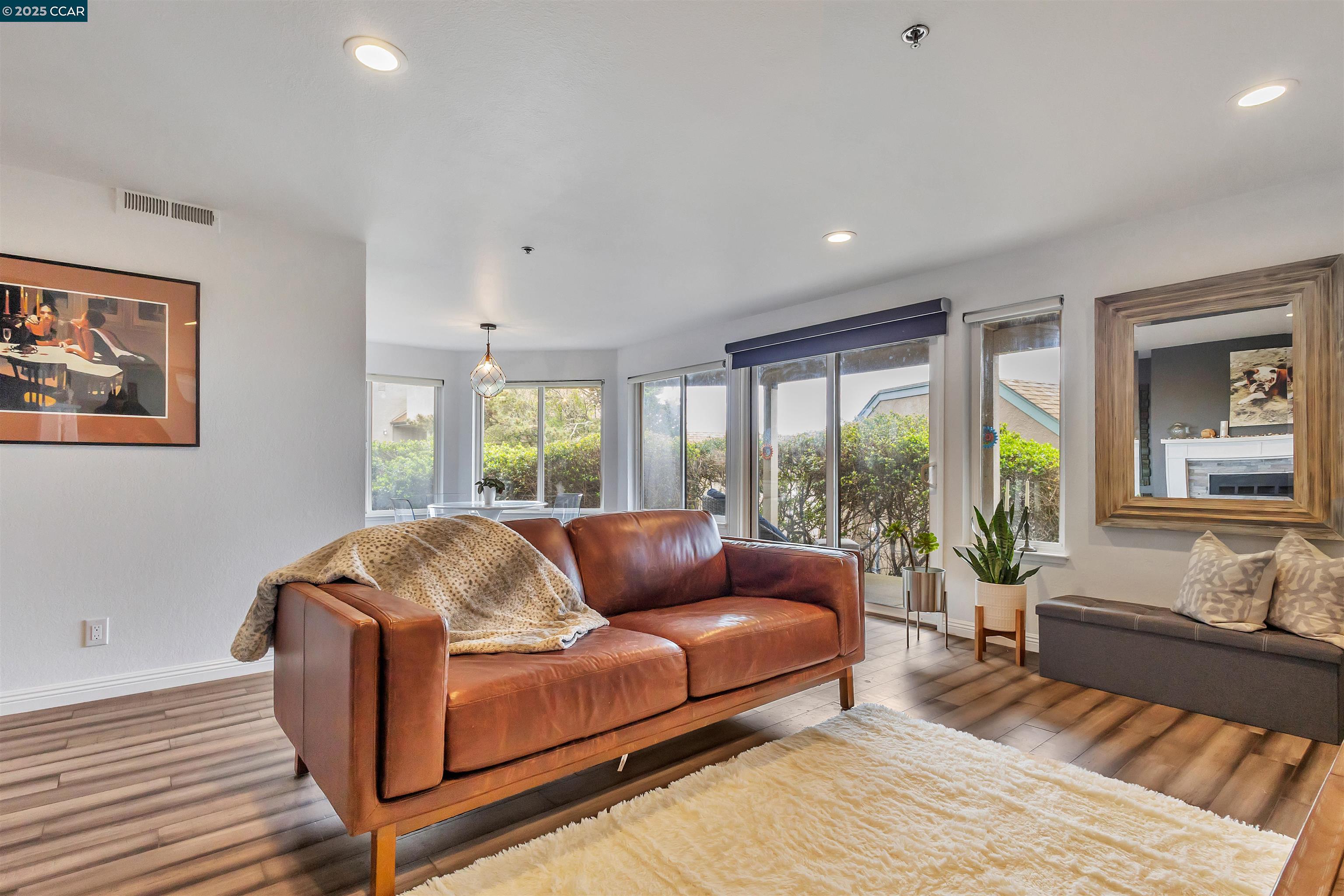 Detail Gallery Image 21 of 39 For 200 Palmetto Avenue, Pacifica,  CA 94404 - 2 Beds | 2 Baths
