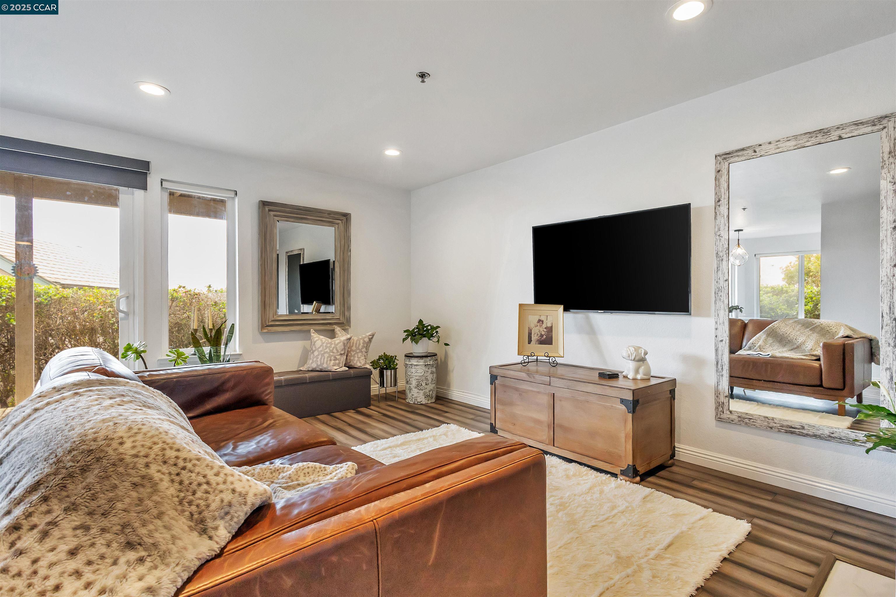 Detail Gallery Image 22 of 39 For 200 Palmetto Avenue, Pacifica,  CA 94404 - 2 Beds | 2 Baths
