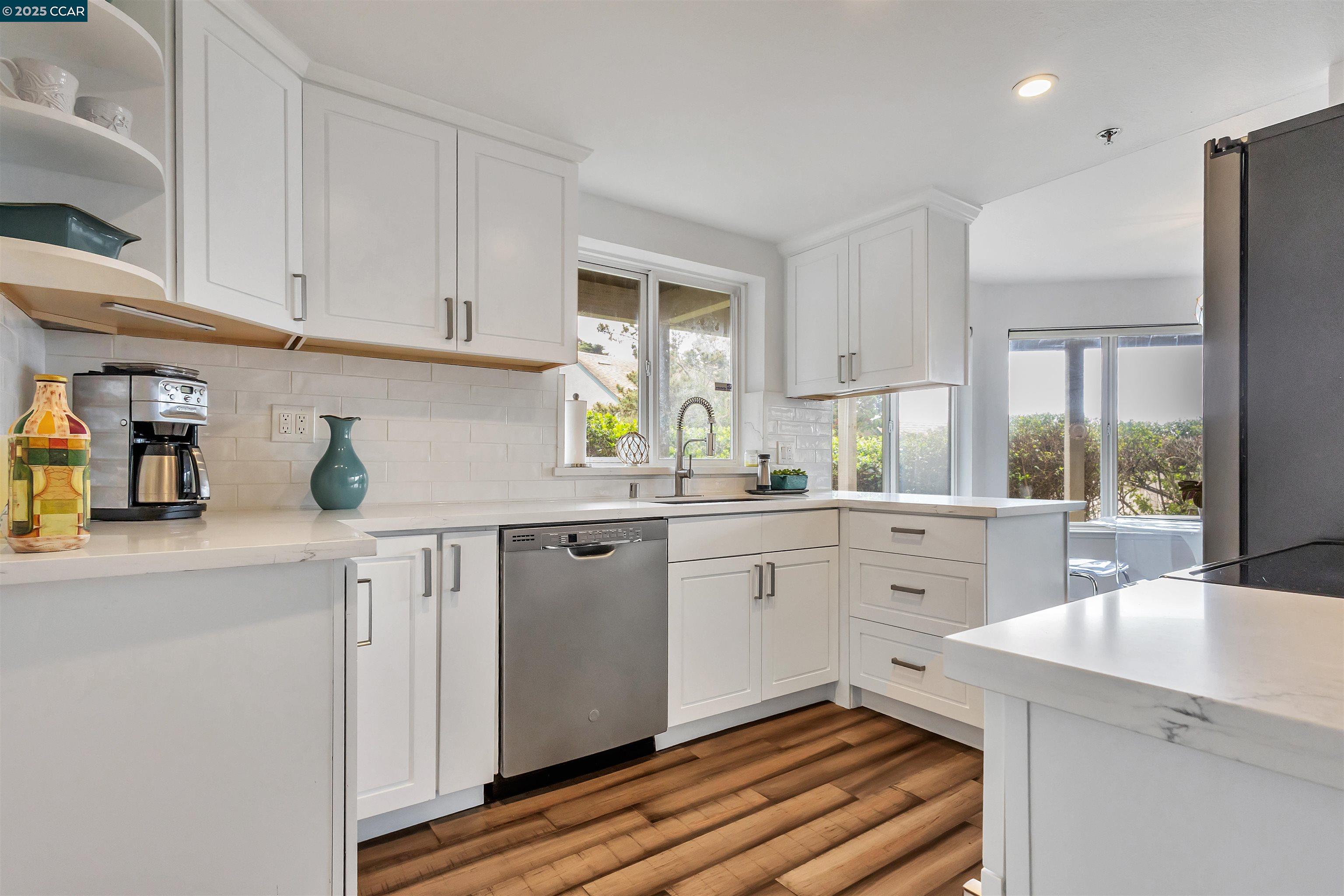 Detail Gallery Image 23 of 39 For 200 Palmetto Avenue, Pacifica,  CA 94404 - 2 Beds | 2 Baths