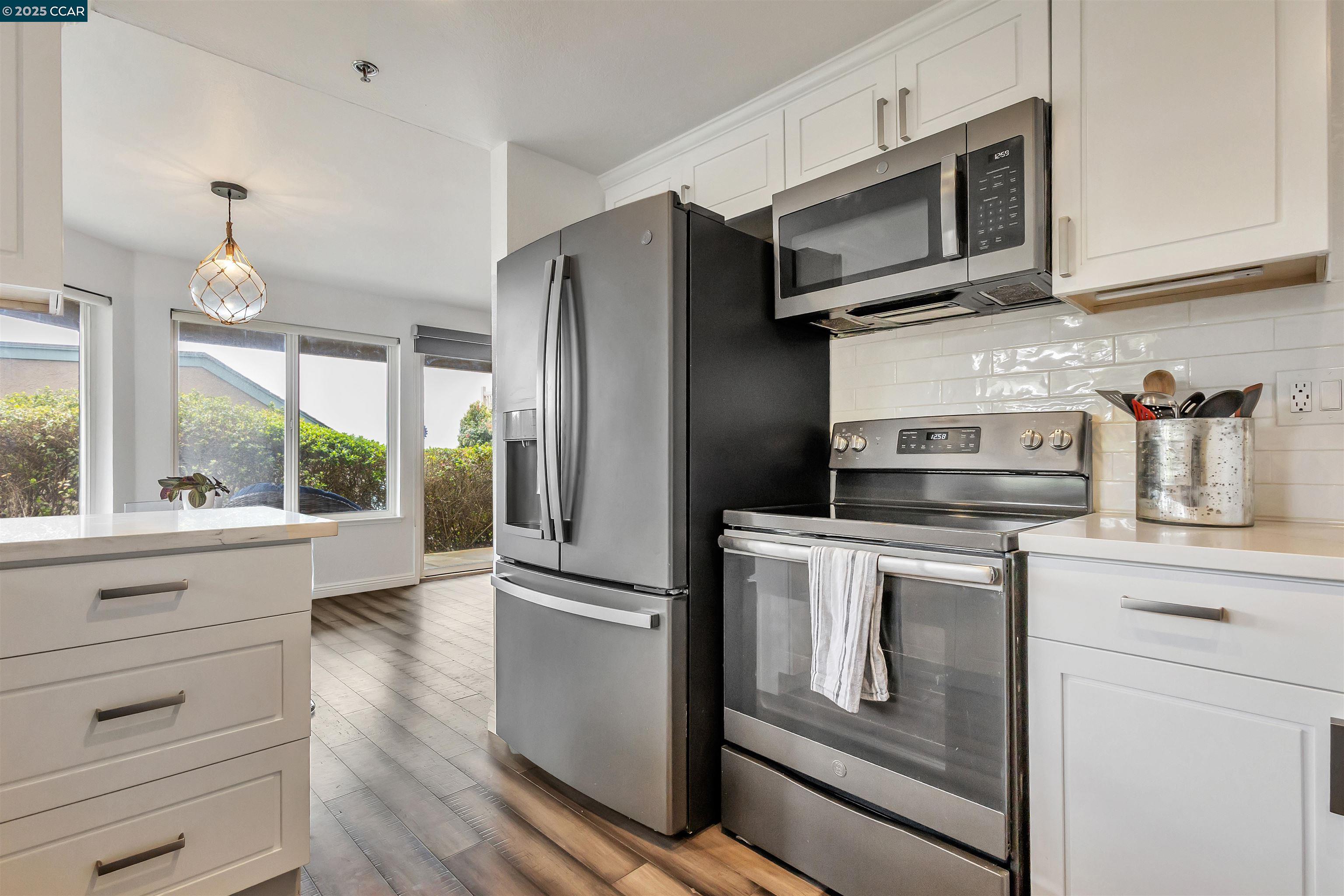 Detail Gallery Image 24 of 39 For 200 Palmetto Avenue, Pacifica,  CA 94404 - 2 Beds | 2 Baths